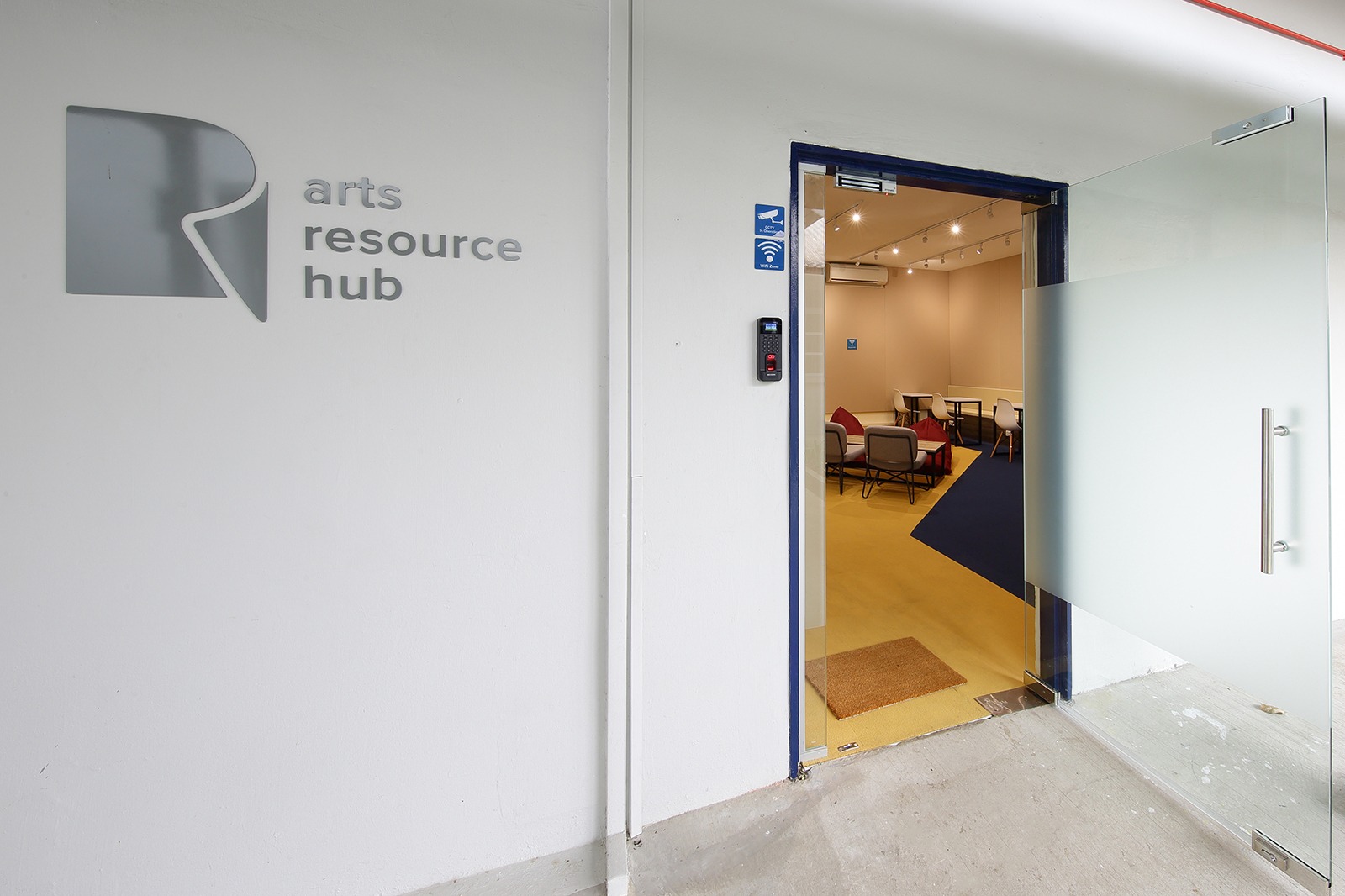 This is the alt text